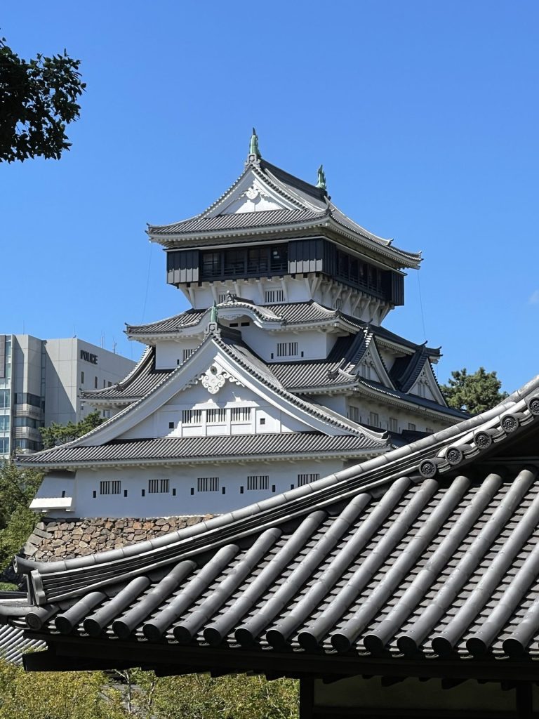Schloss mit blauem Himmel